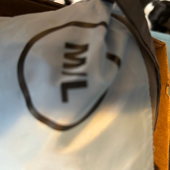 Disney parks pull over windbreaker - Picture 5 of 5